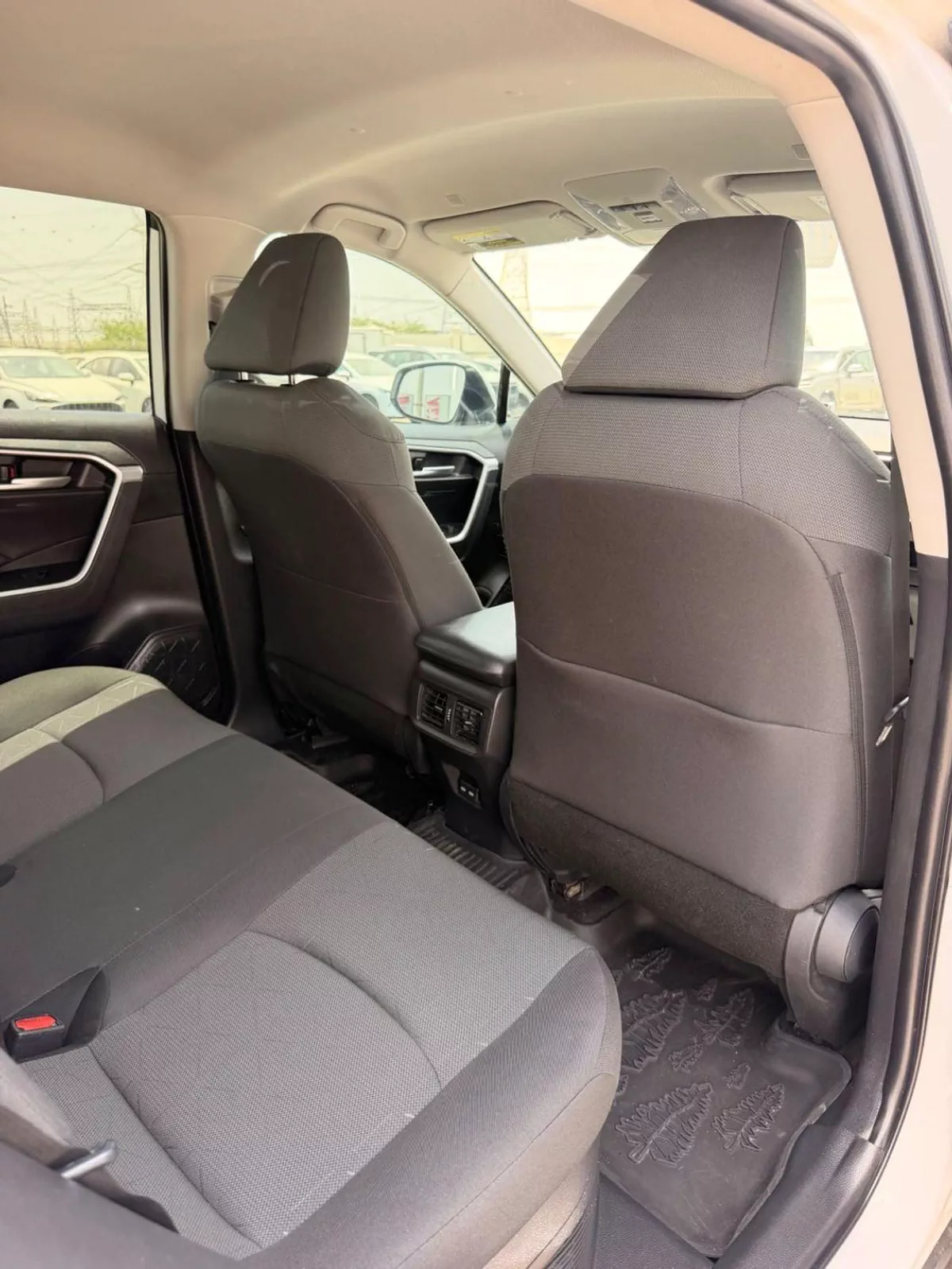 Toyota RAV4 XLE HEV-16-0