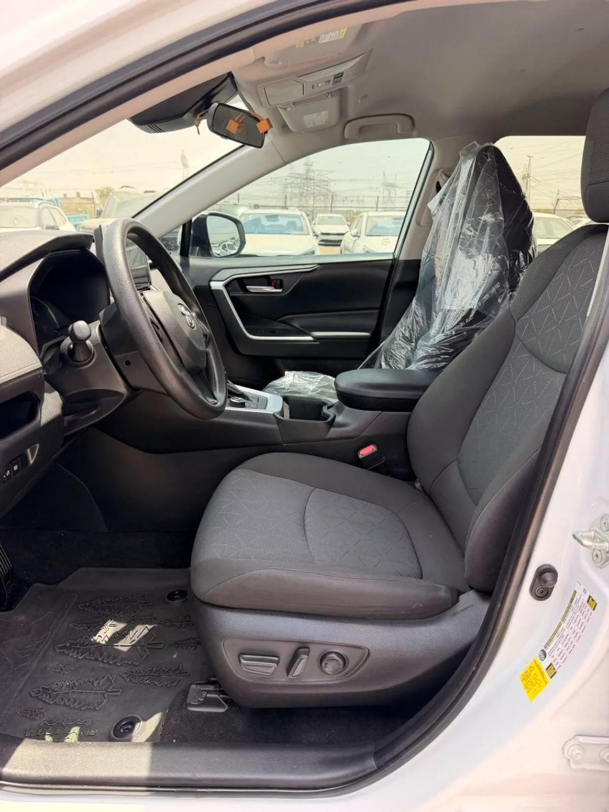 Toyota RAV4 XLE HEV-6-0