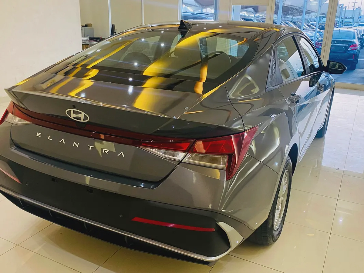 2025 Hyundai Elantra GLS GCC Specs - Brand New Condition-10-10