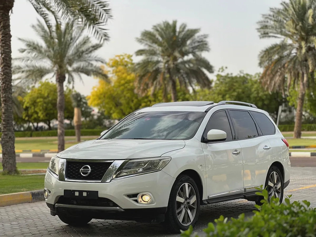 Nissan Pathfinder SV 2015 - GCC Specs - Well Maintained-1-1