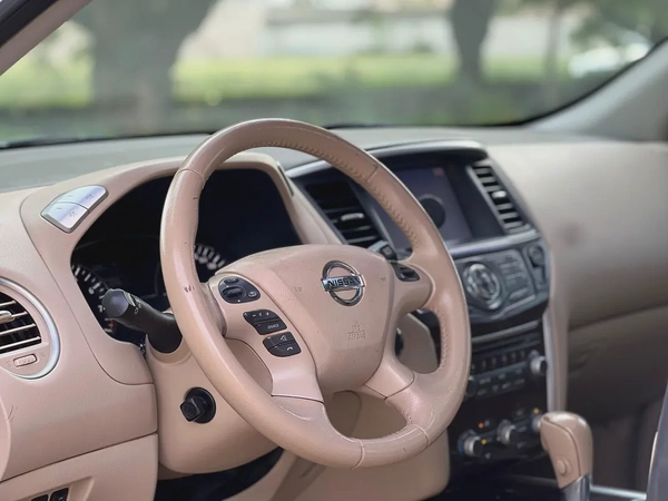 Nissan Pathfinder SV 2015 - GCC Specs - Well Maintained