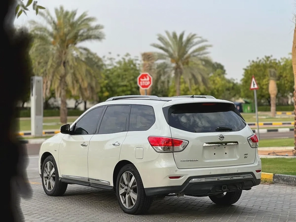 Nissan Pathfinder SV 2015 - GCC Specs - Well Maintained