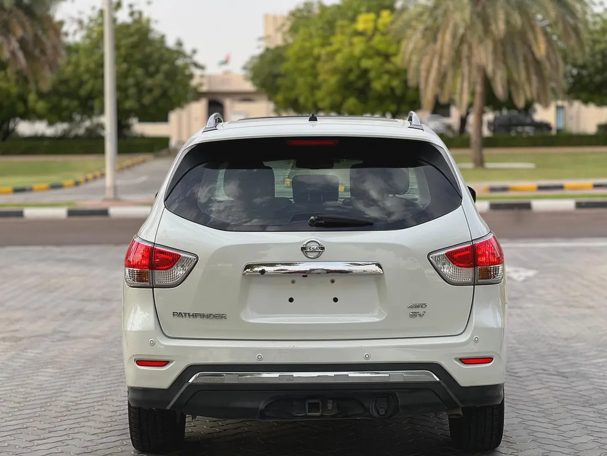 Nissan Pathfinder SV 2015 - GCC Specs - Well Maintained-15-15