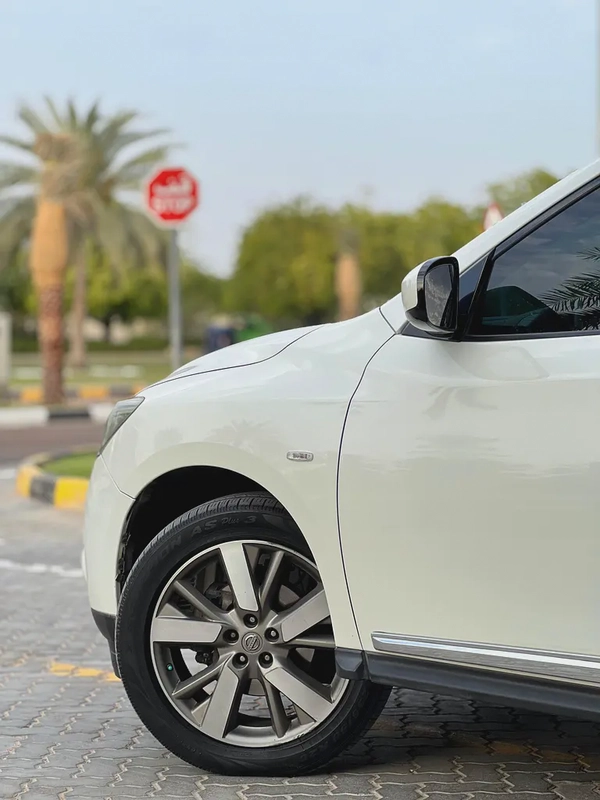 Nissan Pathfinder SV 2015 - GCC Specs - Well Maintained