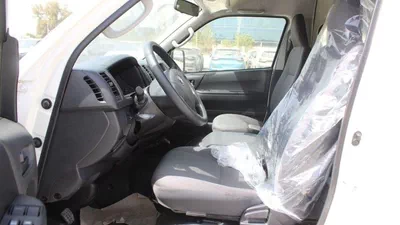 Toyota Hiace DLS - STD ROOF Toyota Hiace 2.5L High Roof Diesel old ship 2025-8