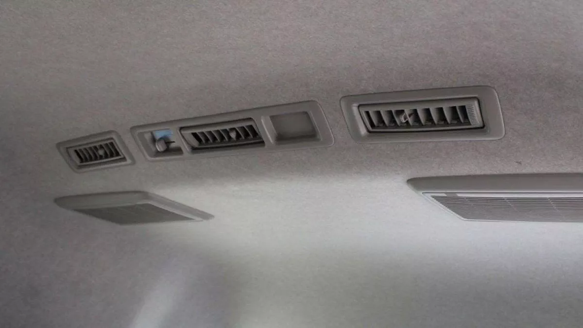 Toyota Hiace DLS - STD ROOF Toyota Hiace 2.5L High Roof Diesel old ship 2025-15-0