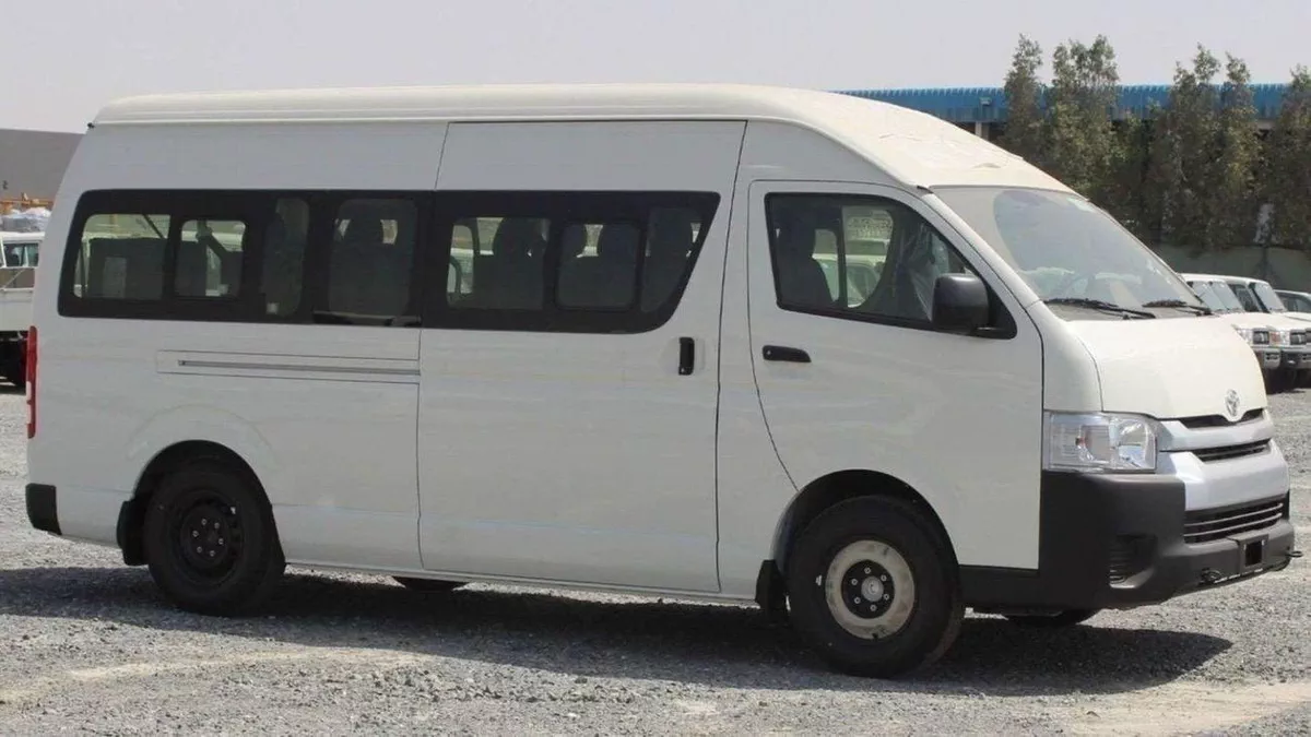 Toyota Hiace DLS - STD ROOF Toyota Hiace 2.5L High Roof Diesel old ship 2025
