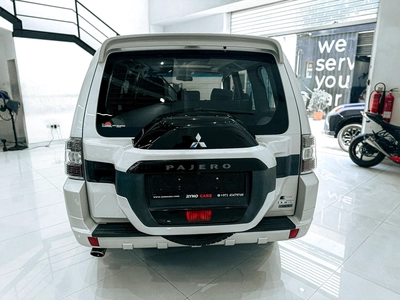 2016 Mitsubishi Pajero GLS Top 5 Door // EMI Starting from 2,100 AED-5