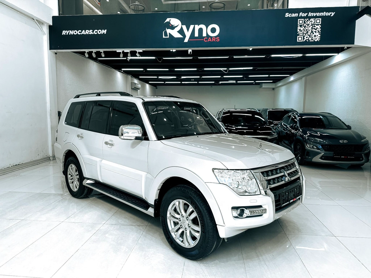 2016 Mitsubishi Pajero GLS Top 5 Door // EMI Starting from 2,100 AED