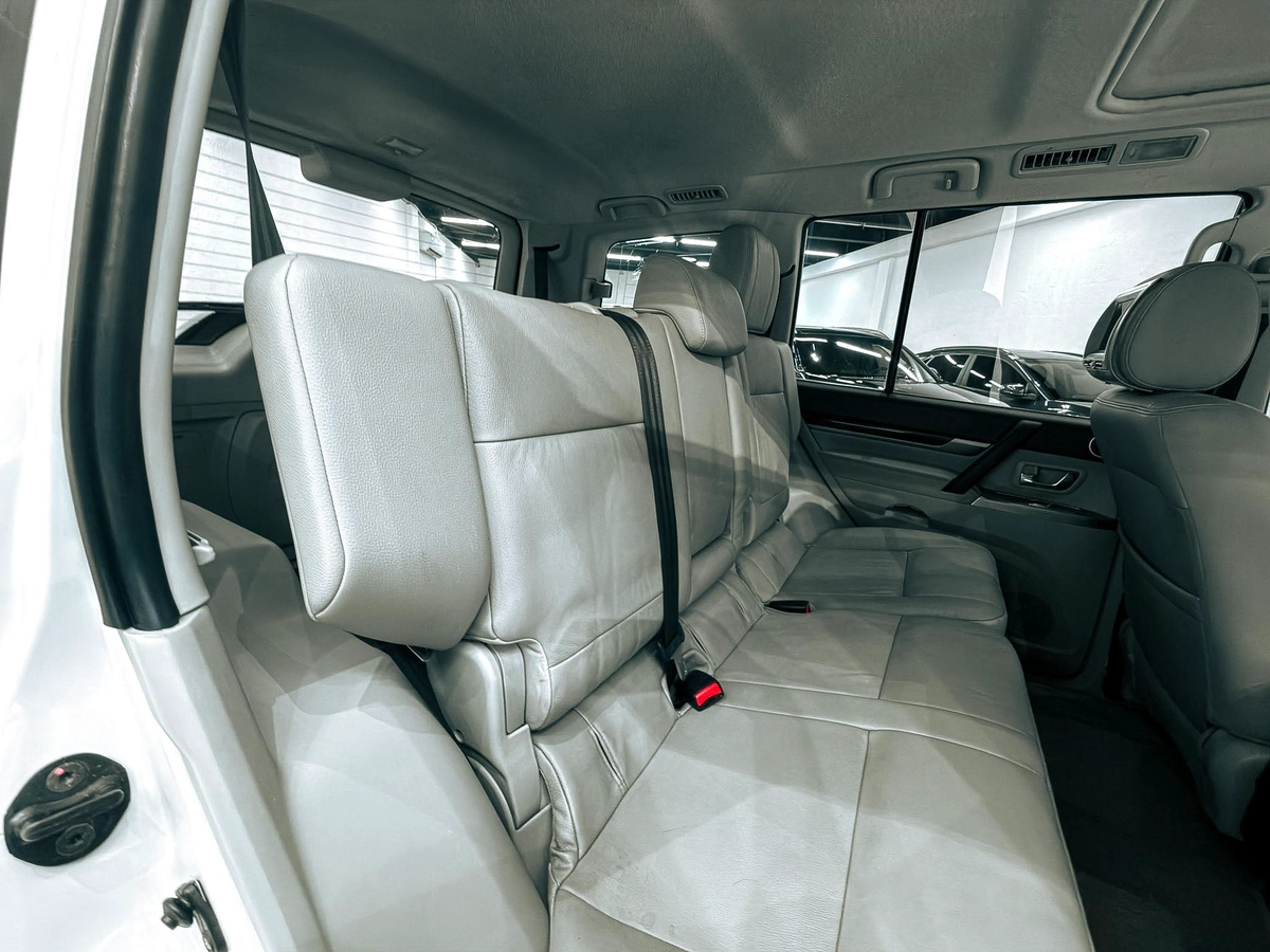 2016 Mitsubishi Pajero GLS Top 5 Door // EMI Starting from 2,100 AED-2-2