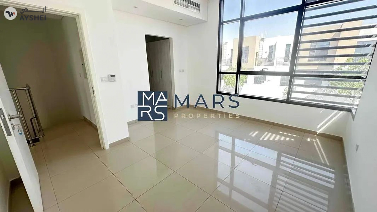 Spacious three bedroom corner unit with bigger layout available for rent in Nasma residence-14-14
