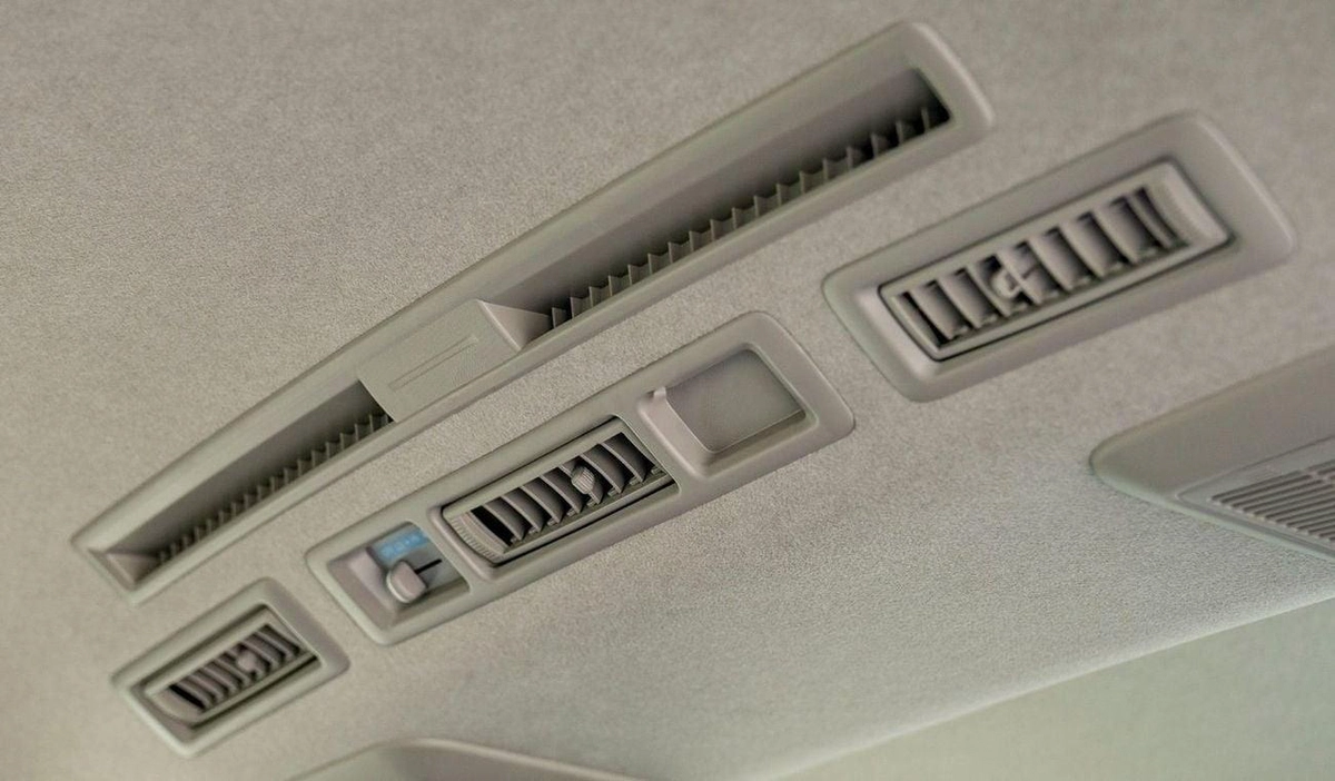 Toyota Hiace GL (LHD) TOYOTA HIACE STD 2.7P MT 15-SEATER MY2024 – WHITE-13-0