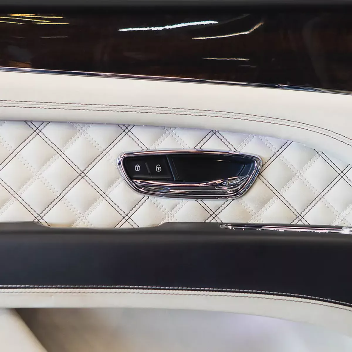 AED 8,624 P.M • 0% Downpayment • Bentley Bentayga First Edition • 1 Year Warranty-12-12