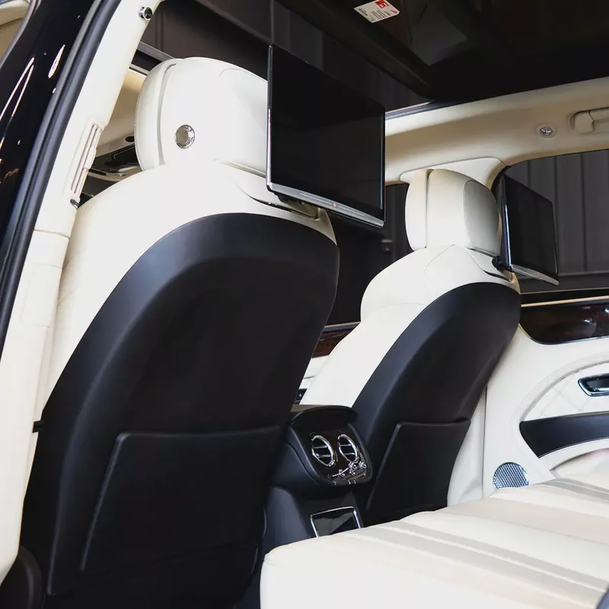 AED 8,624 P.M • 0% Downpayment • Bentley Bentayga First Edition • 1 Year Warranty-16-16