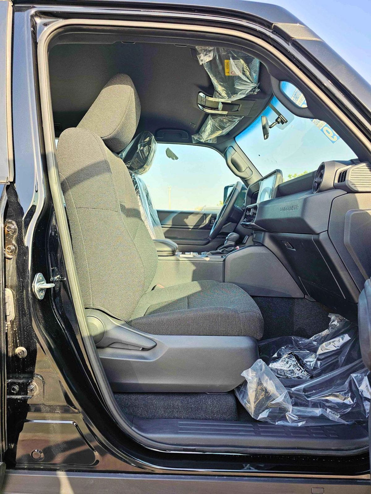 Toyota Prado URBAN-E EURO 4 | 2.8L V4 DIESEL | DVD + CAMERA | AUTO A/C | 4WD (CODE # URBAN-E)-6-6