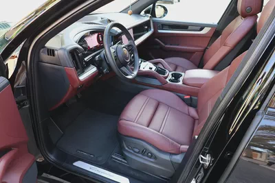 Porsche Cayenne  2024-62000KM-GCC SPECS-5 YEAR  WARRANTY AND  SERVICE CONTRACT  OR 2029-11