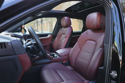 Porsche Cayenne  2024-62000KM-GCC SPECS-5 YEAR  WARRANTY AND  SERVICE CONTRACT  OR 2029-12