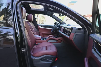 Porsche Cayenne  2024-62000KM-GCC SPECS-5 YEAR  WARRANTY AND  SERVICE CONTRACT  OR 2029-17