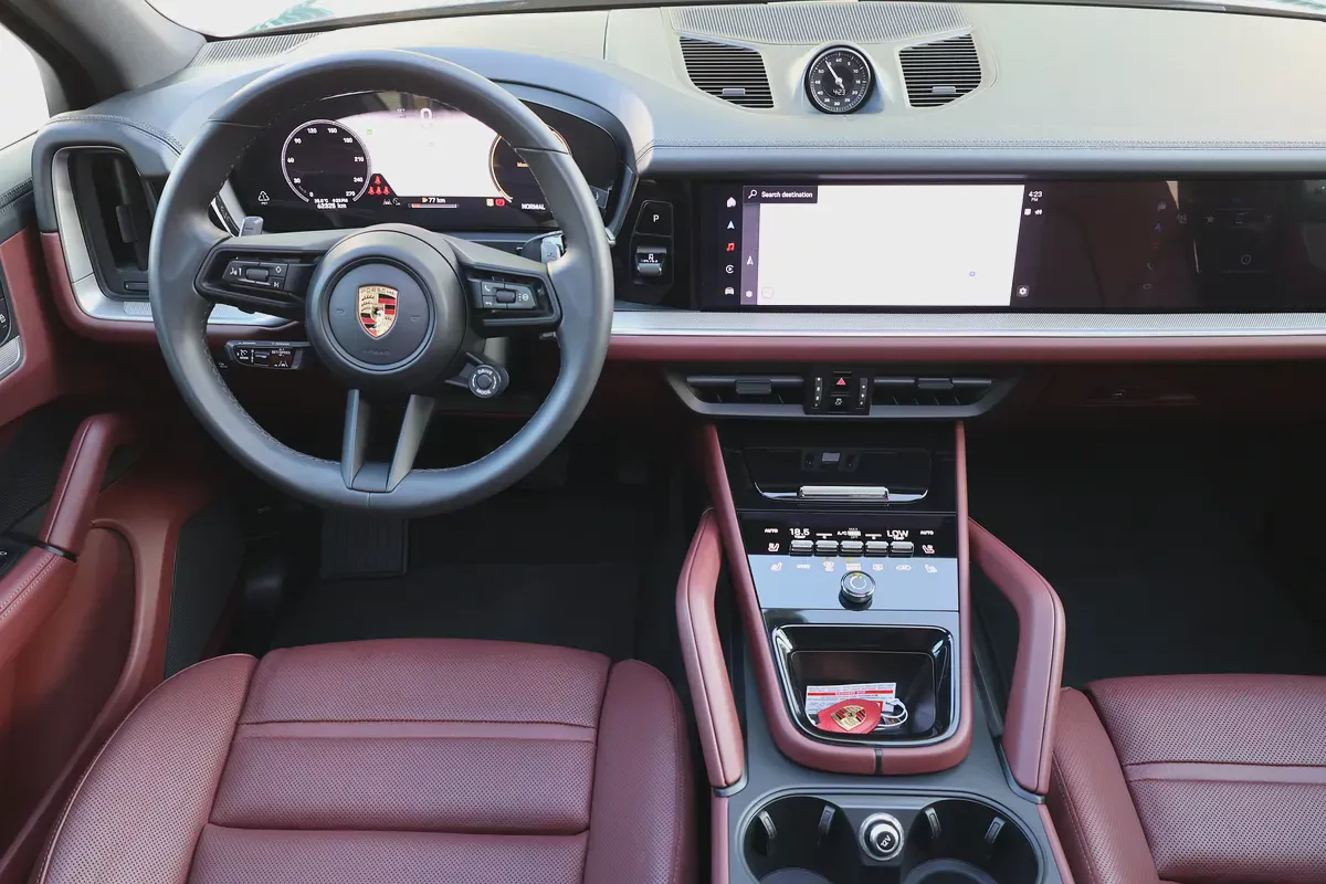 Porsche Cayenne  2024-62000KM-GCC SPECS-5 YEAR  WARRANTY AND  SERVICE CONTRACT  OR 2029-14-14