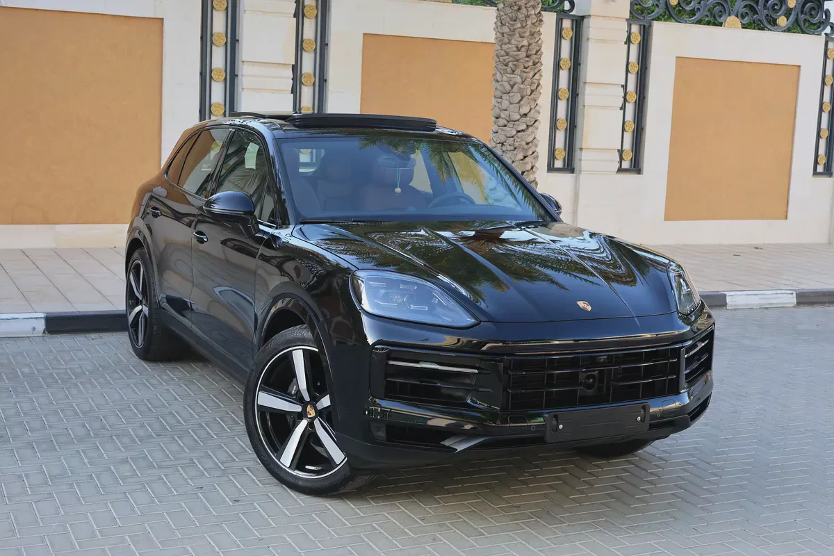 Porsche Cayenne  2024-62000KM-GCC SPECS-5 YEAR  WARRANTY AND  SERVICE CONTRACT  OR 2029-1-1