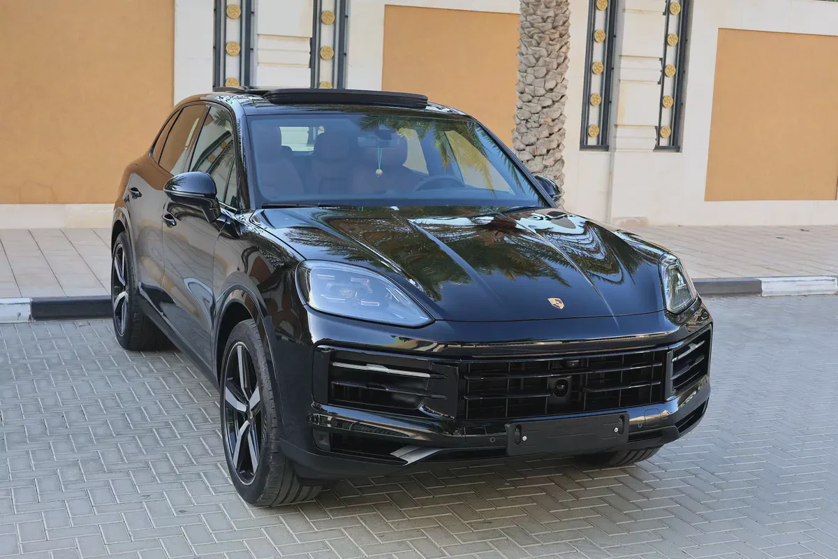 Porsche Cayenne  2024-62000KM-GCC SPECS-5 YEAR  WARRANTY AND  SERVICE CONTRACT  OR 2029-4-4