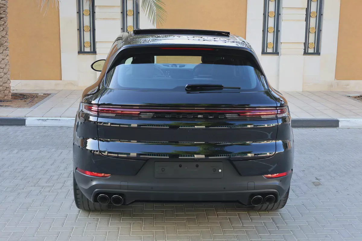 Porsche Cayenne  2024-62000KM-GCC SPECS-5 YEAR  WARRANTY AND  SERVICE CONTRACT  OR 2029-8-8