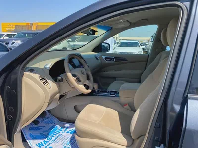 Nissan pathifinder 2014gary color GCC calen car-1