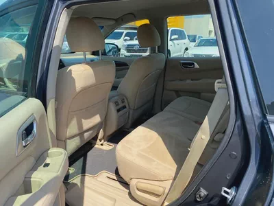 Nissan pathifinder 2014gary color GCC calen car-3