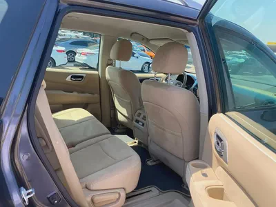 Nissan pathifinder 2014gary color GCC calen car-4