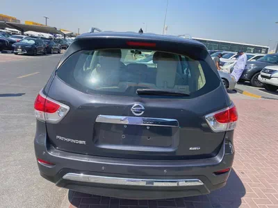 Nissan pathifinder 2014gary color GCC calen car-5