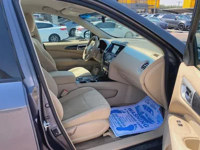 Nissan pathifinder 2014gary color GCC calen car-7