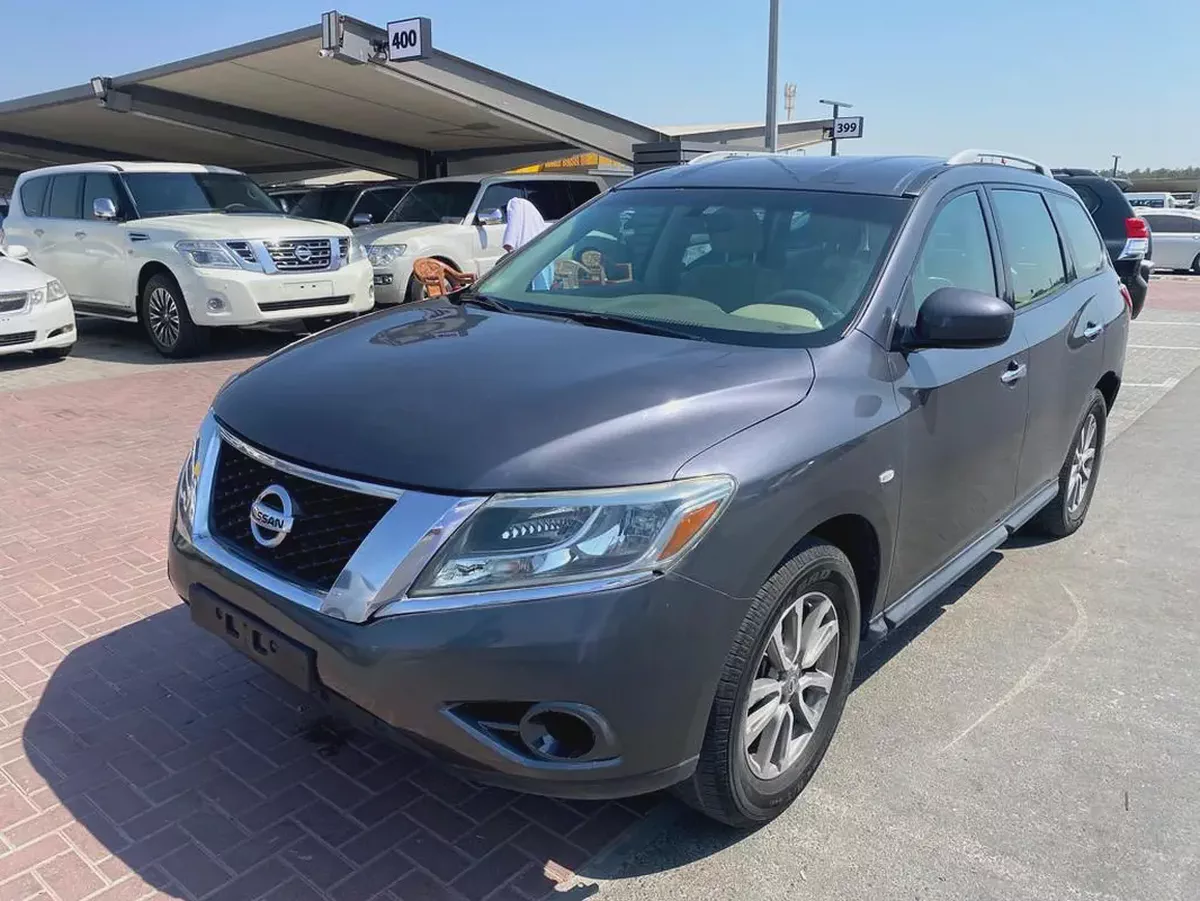 Nissan pathifinder 2014gary color GCC calen car-2-2