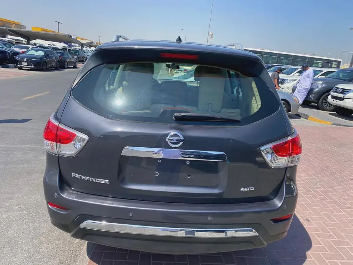 Nissan pathifinder 2014gary color GCC calen car-5-5
