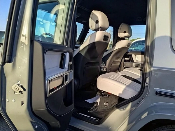 Mercedes Benz G63 AMG MERCEDES G 63- GREY INSIDE WHITE