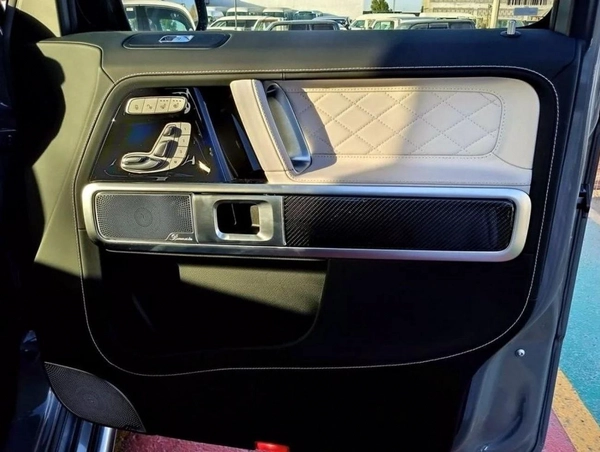 Mercedes Benz G63 AMG MERCEDES G 63- GREY INSIDE WHITE