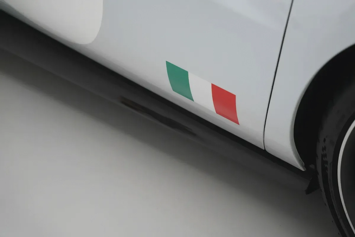 2025 FERRARI 296 GTS CAVALCADE EDITION 1 OF 10 WITH 7 YEARS SERVICE CONTRACT-4-4