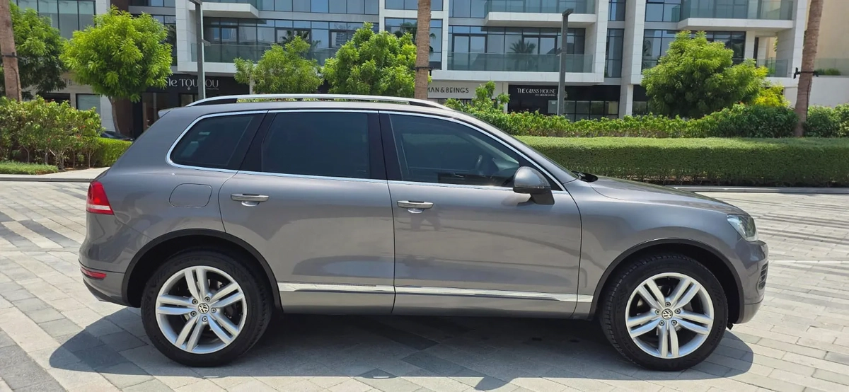 2012 Volkswagen Touareg SEL-Full Option-Excellent Condition-4-4