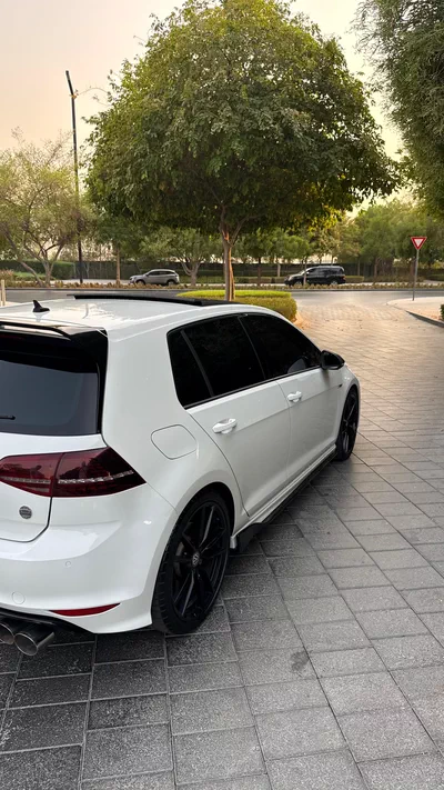 2017 Golf R GCC Full option-1