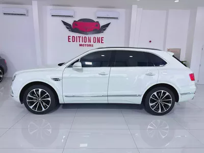 Bentley Bentayga W12 AWD 2017 | GCC Specs | Low Mileage | Pristine Condition-3