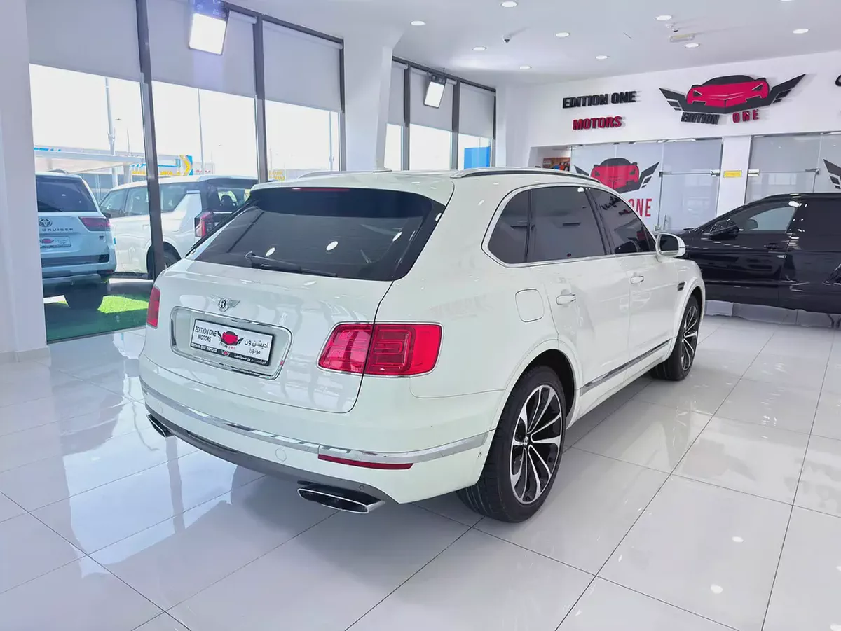 Bentley Bentayga W12 AWD 2017 | GCC Specs | Low Mileage | Pristine Condition-9-9