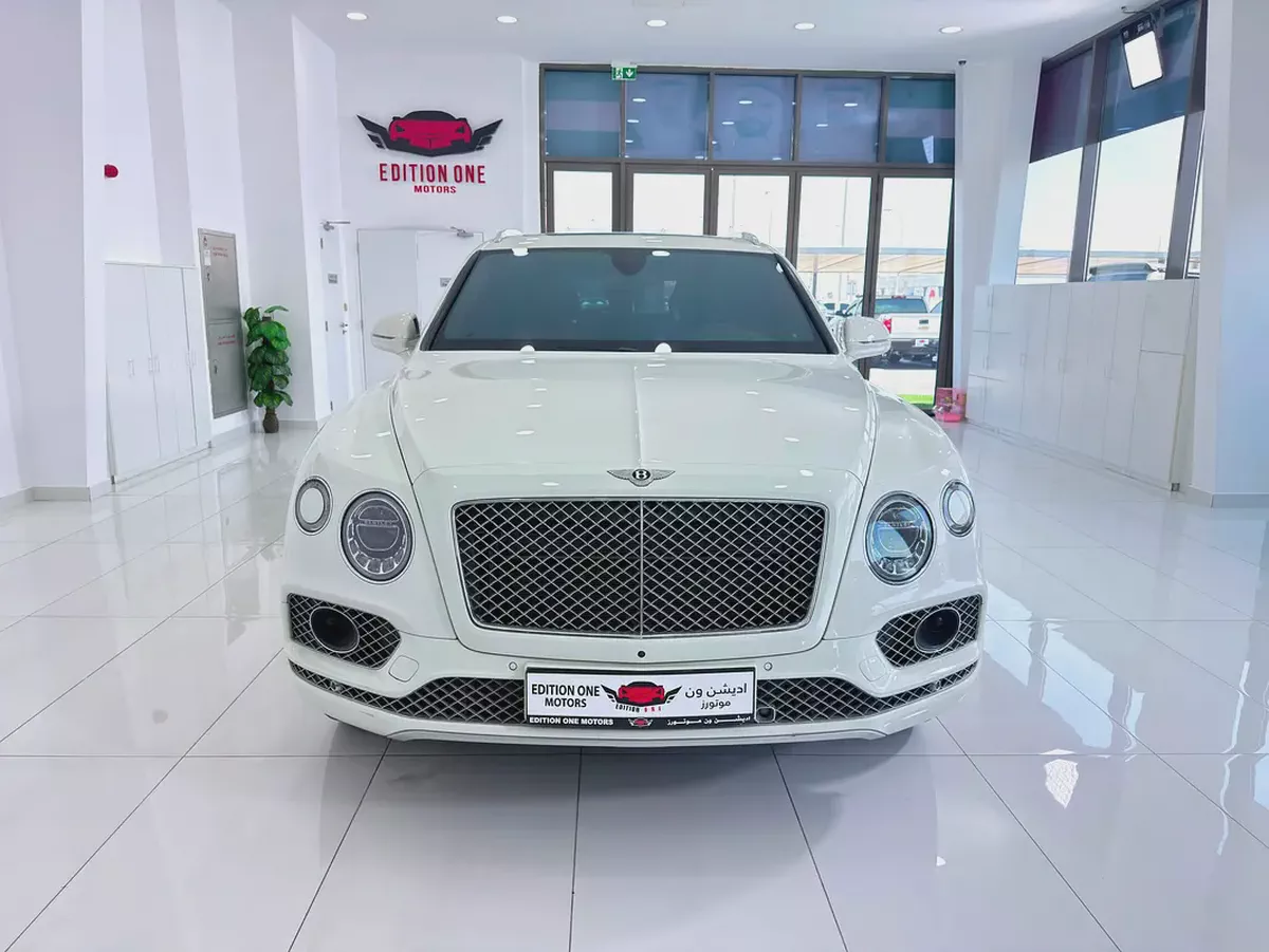 Bentley Bentayga W12 AWD 2017 | GCC Specs | Low Mileage | Pristine Condition-1-1