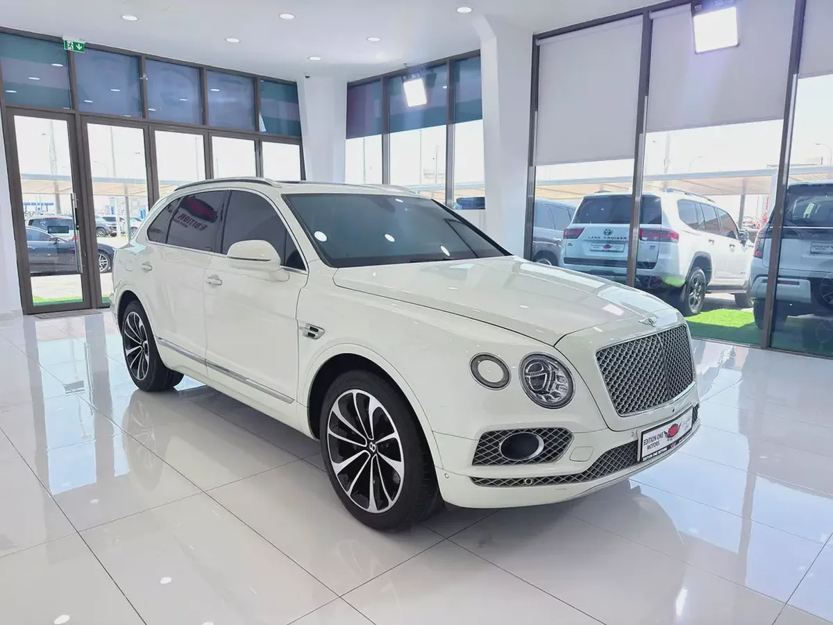 Bentley Bentayga W12 AWD 2017 | GCC Specs | Low Mileage | Pristine Condition-2-2
