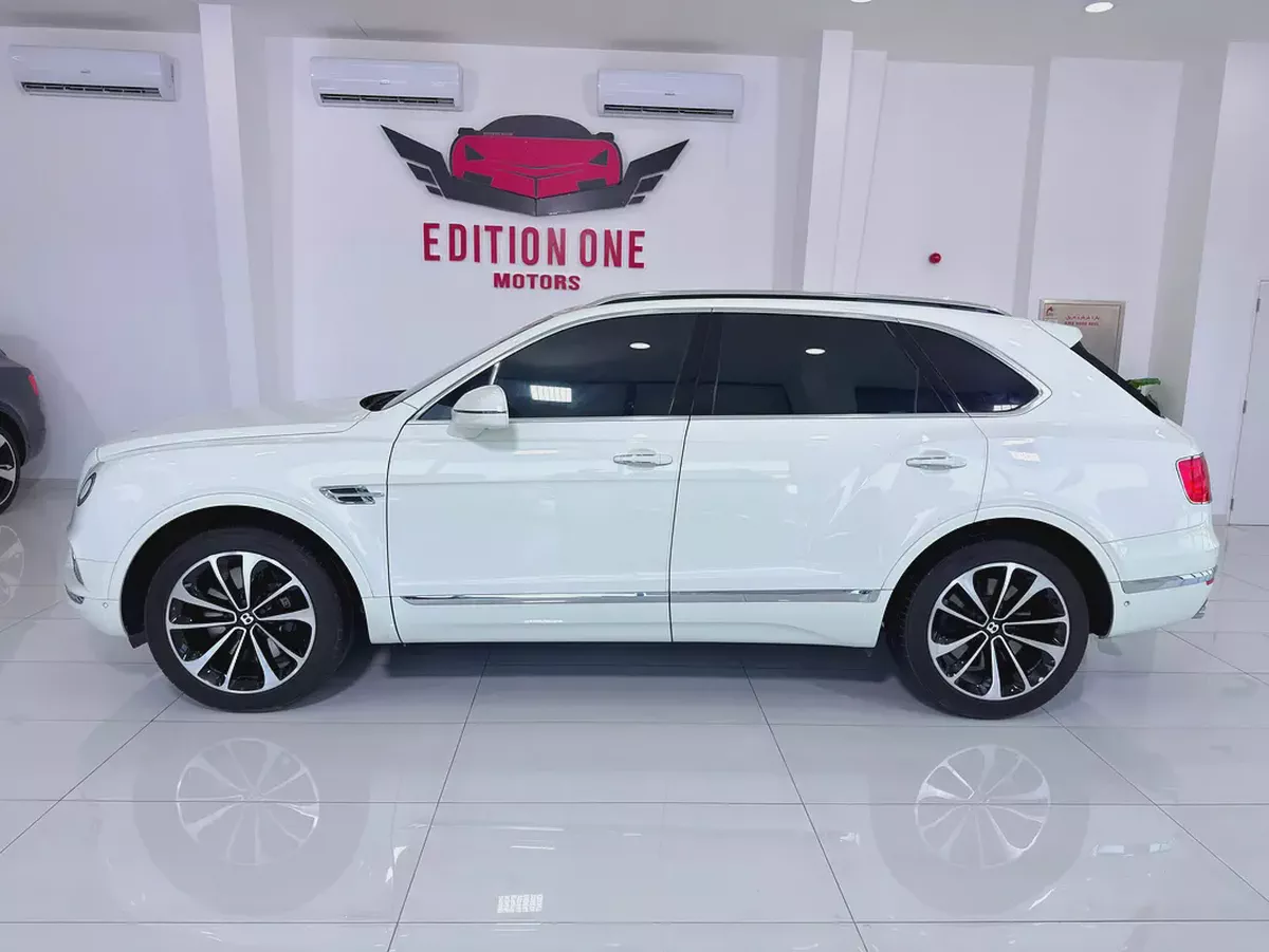 Bentley Bentayga W12 AWD 2017 | GCC Specs | Low Mileage | Pristine Condition-3-3