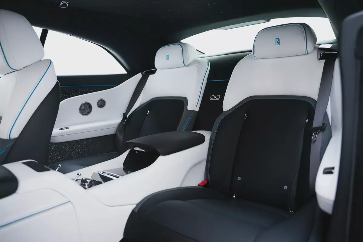 2025 Rolls-Royce Spectre Black Badge | European Specs-9-9