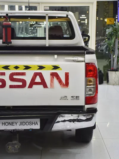 EXCELLENT DEAL for our Nissan Navara SE ( 2020 Model ) in White Color GCC Specs-8
