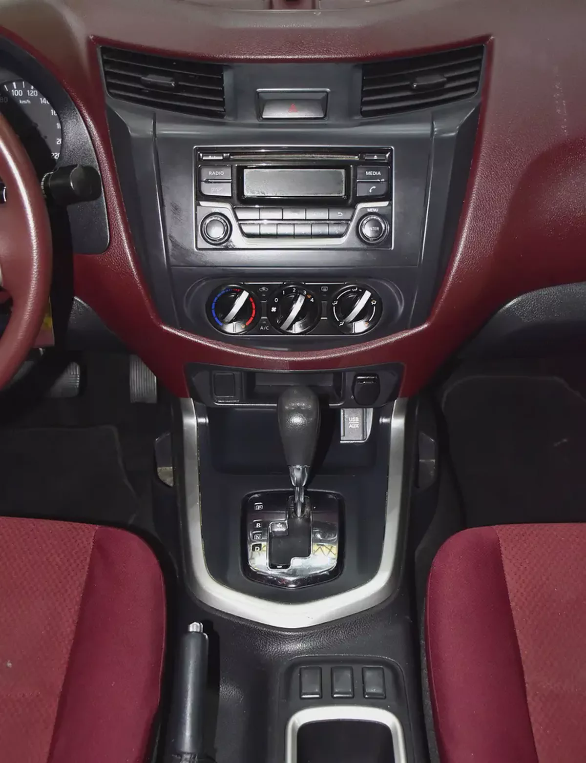 EXCELLENT DEAL for our Nissan Navara SE ( 2020 Model ) in White Color GCC Specs-12-12