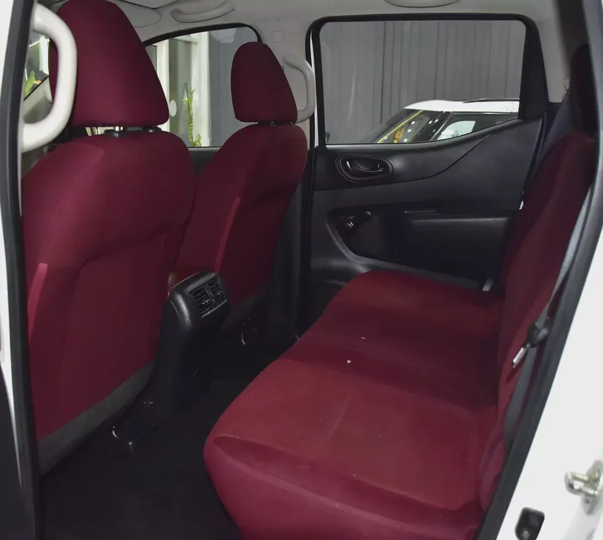 EXCELLENT DEAL for our Nissan Navara SE ( 2020 Model ) in White Color GCC Specs-13-13