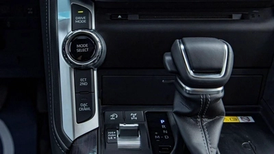 Toyota Land Cruiser VX 3.3L-4