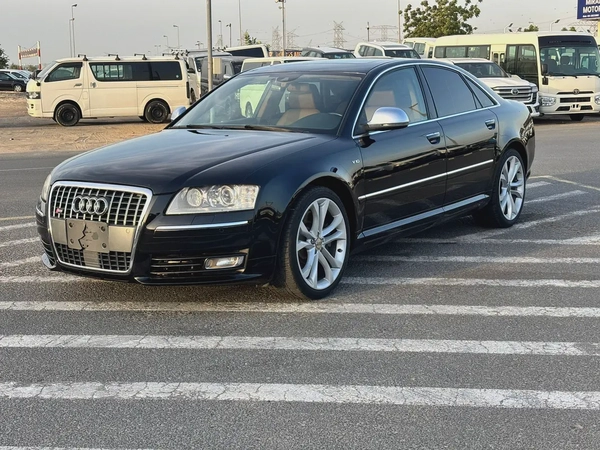 SUPER CLEAN AND POWERFULL V10 Audi S8 4.0 TFSI quattro, JAPAN IMPORTED