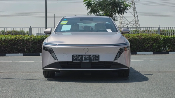 Nissan N6 180 Max (Gold White)